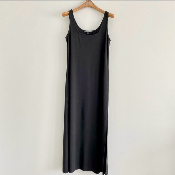 Ellen Tracy Dresses & Skirts - Classic Black Scoop Neck Maxi Dress by Ellen Tracy